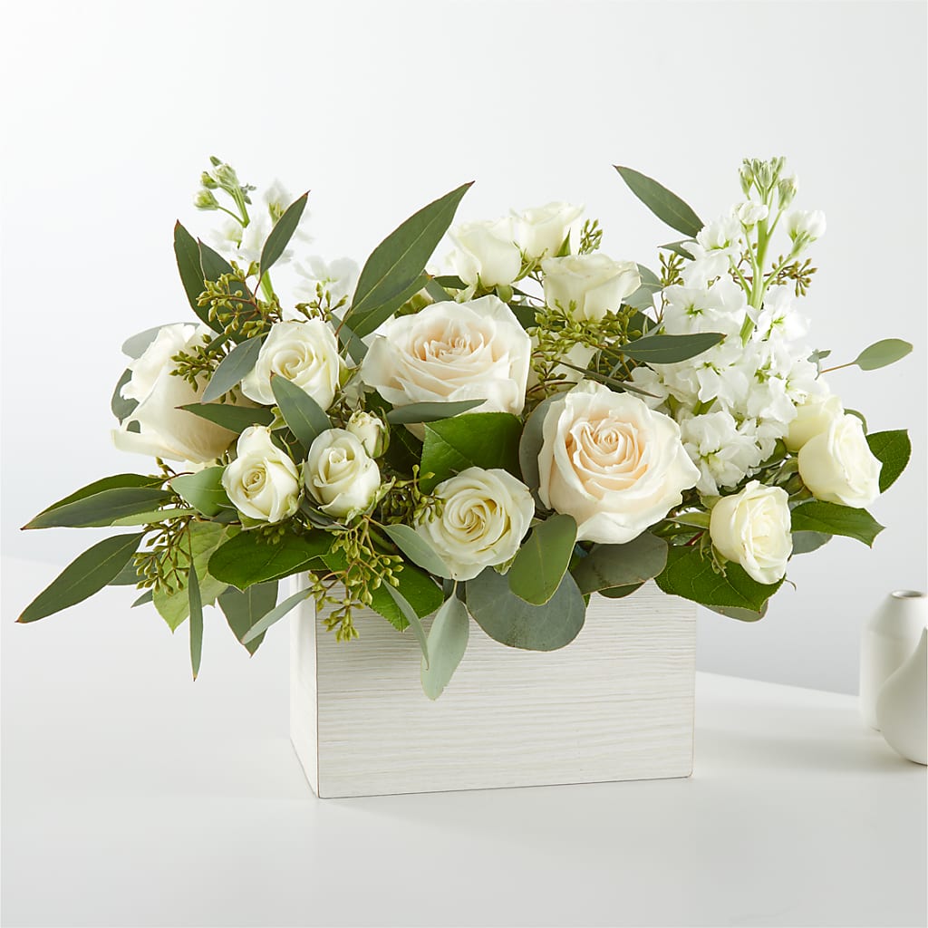 Fresh Linen Box Bouquet – BUSSE AND RIECK FLOWERS PLANTS & GIFTS, Kankakee IL