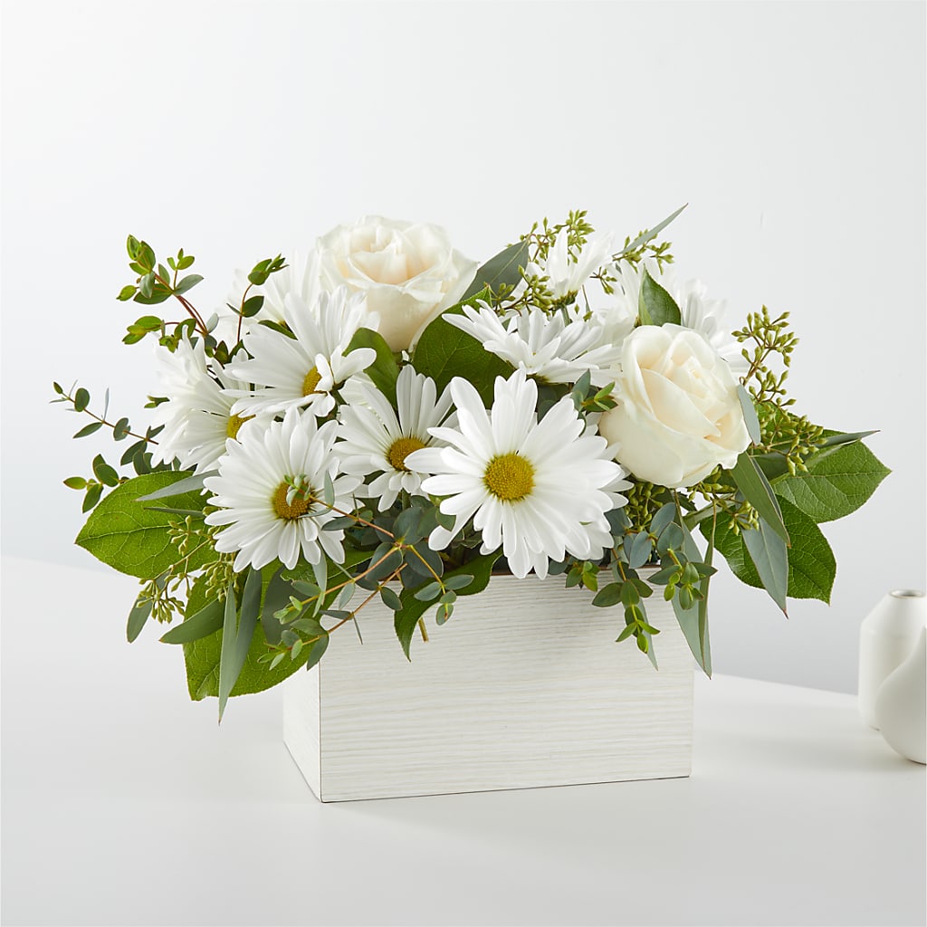 Fresh Linen Box Bouquet – BUSSE AND RIECK FLOWERS PLANTS & GIFTS, Kankakee IL