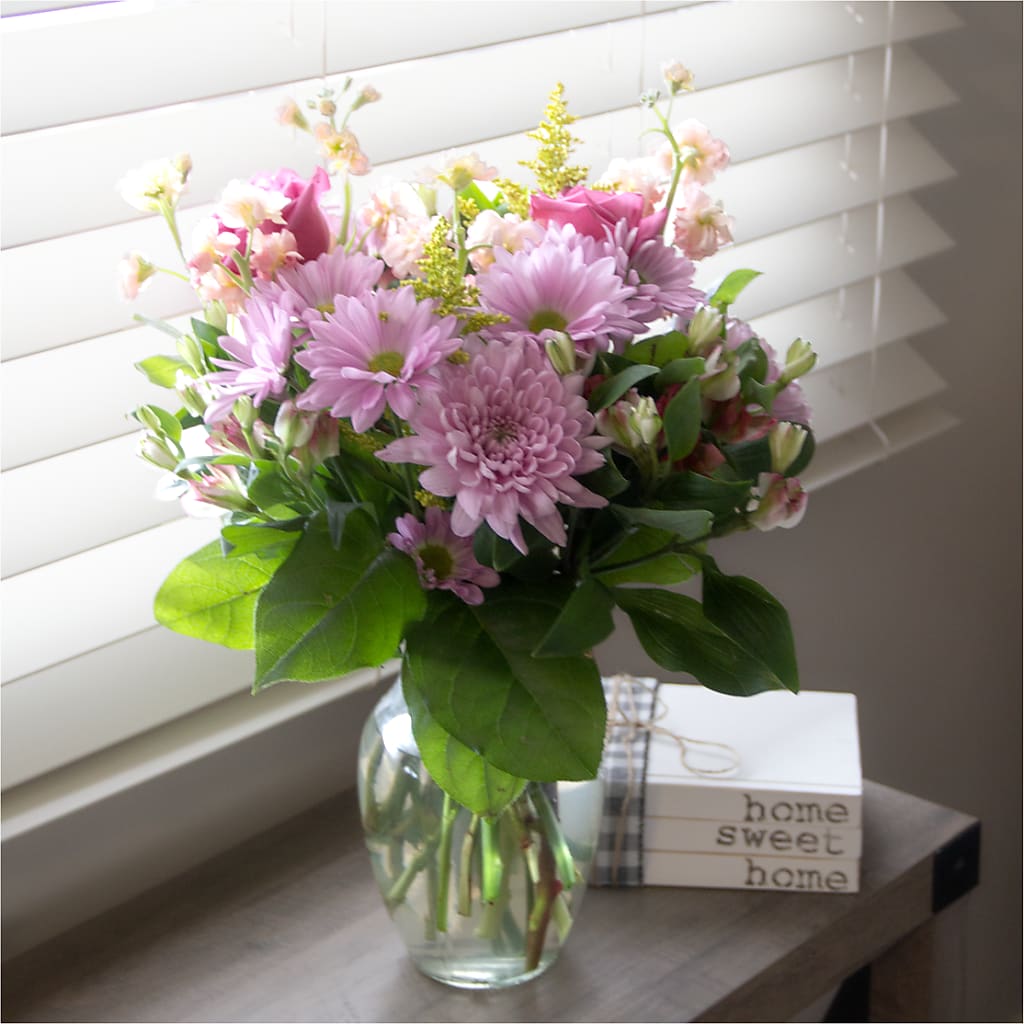 Pastel Tradition - A Florist Original – BUSSE AND RIECK FLOWERS PLANTS & GIFTS, Kankakee IL