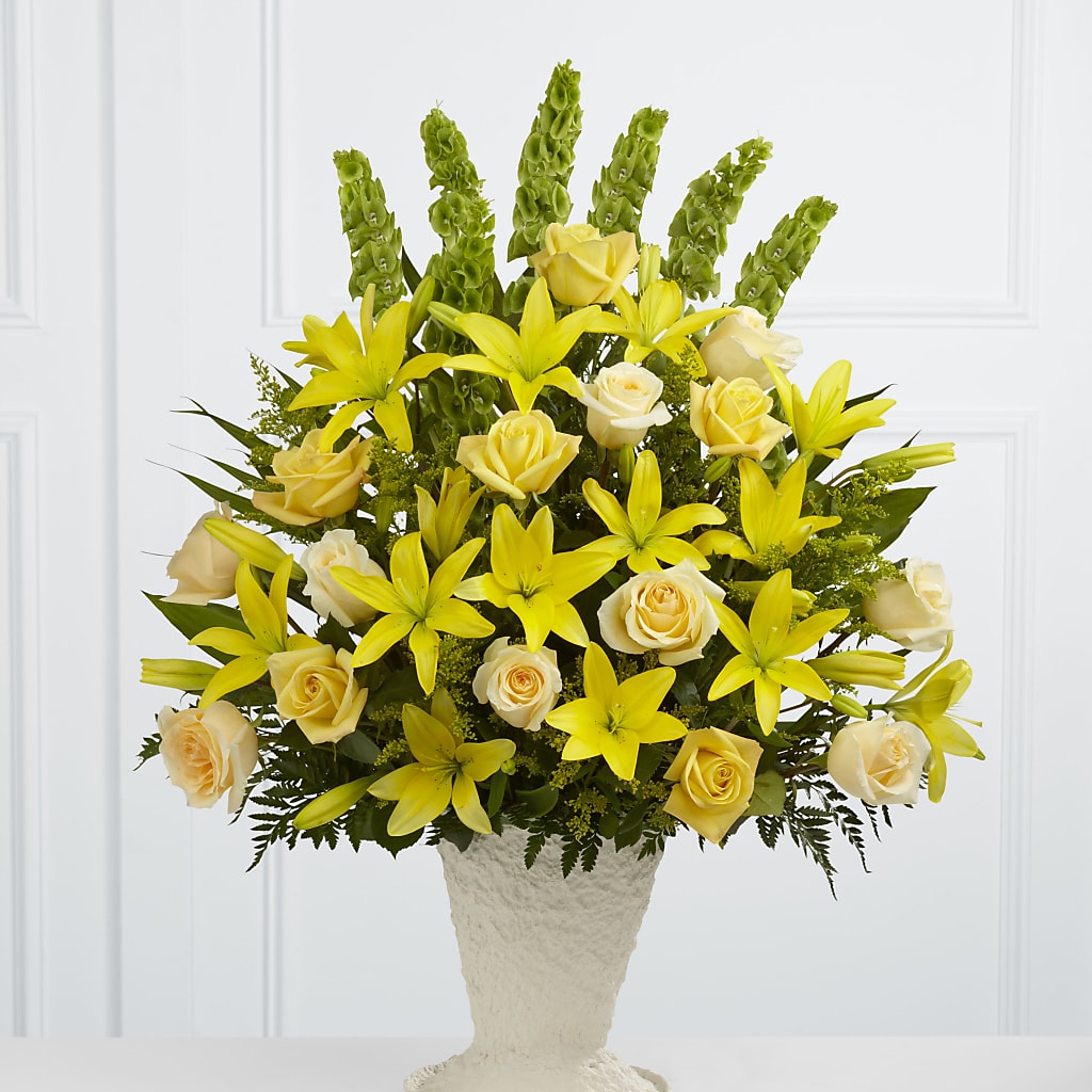 Golden Memories Arrangement – BUSSE AND RIECK FLOWERS PLANTS & GIFTS, Kankakee IL