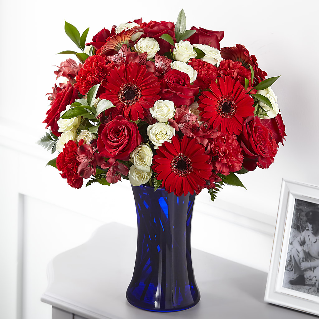 Hearts Embrace Bouquet – BUSSE AND RIECK FLOWERS PLANTS & GIFTS, Kankakee IL