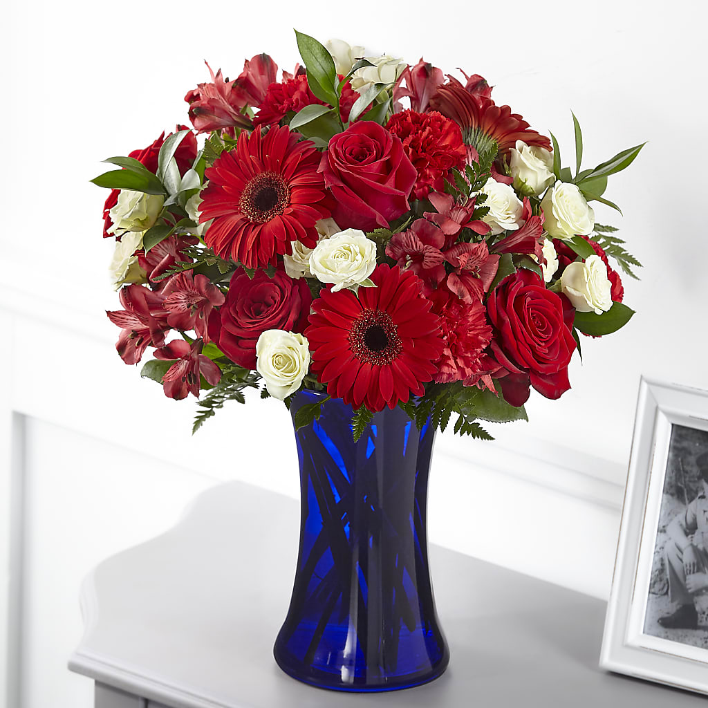Hearts Embrace Bouquet – BUSSE AND RIECK FLOWERS PLANTS & GIFTS, Kankakee IL