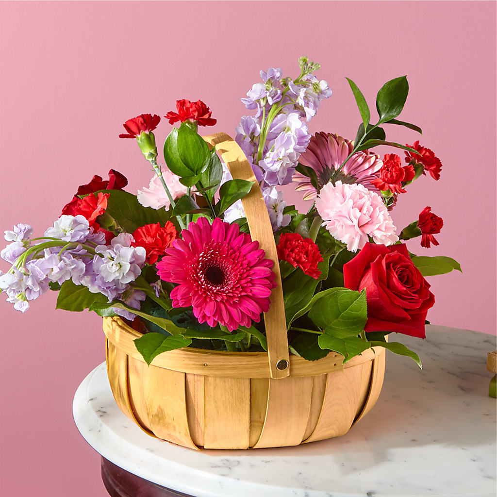 Pink Picnic Basket – BUSSE AND RIECK FLOWERS PLANTS & GIFTS, Kankakee IL