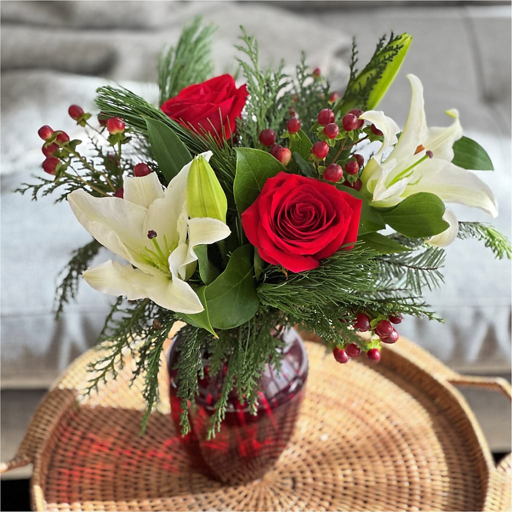 Evergreen Delight Bouquet – BUSSE AND RIECK FLOWERS PLANTS & GIFTS, Kankakee IL