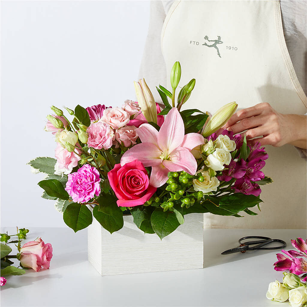 Sweetberry Box – A Florist Original – BUSSE AND RIECK FLOWERS PLANTS & GIFTS, Kankakee IL