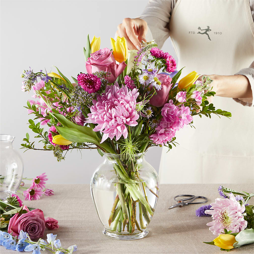 Pastel Tradition - A Florist Original – BUSSE AND RIECK FLOWERS PLANTS & GIFTS, Kankakee IL