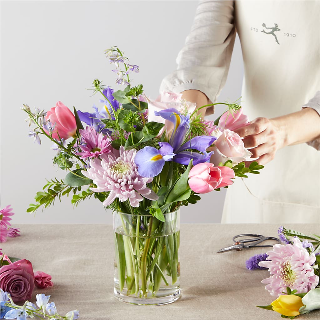 Pastel Tradition - A Florist Original – BUSSE AND RIECK FLOWERS PLANTS & GIFTS, Kankakee IL