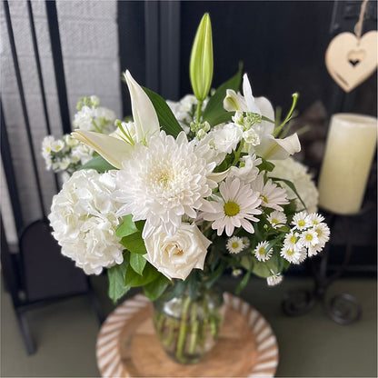 Classic Ivory – A Florist Original – BUSSE AND RIECK FLOWERS PLANTS & GIFTS, Kankakee IL