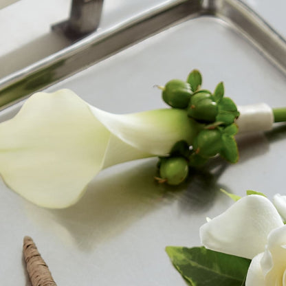 White Calla Boutonniere – BUSSE AND RIECK FLOWERS PLANTS & GIFTS, Kankakee IL